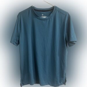 ALL in Motion T-shirt Men’s Medium. Great condition!